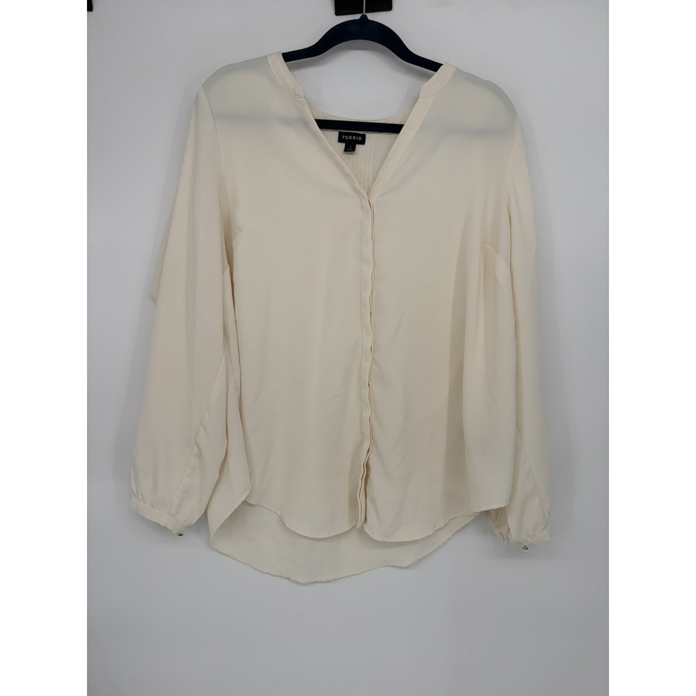 Torrid Studio Crepe De Chine Button-Front Top Blouse 1X Long Sleeve V-neck Cream